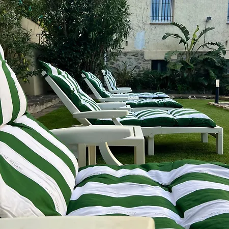 With Pool In Ste-maxime Center Everything On Foot! *